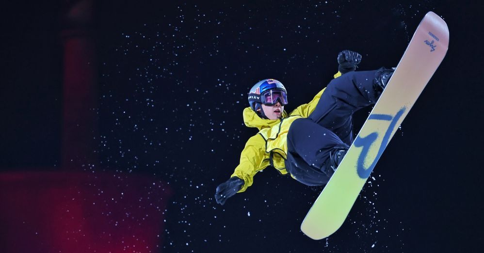 为什么棒球比赛中的裁判会在每一局结束后检查投手的双手